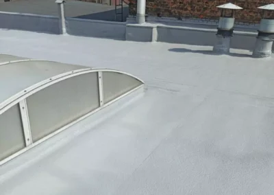 Izolacja natryskowa na dach z blachy