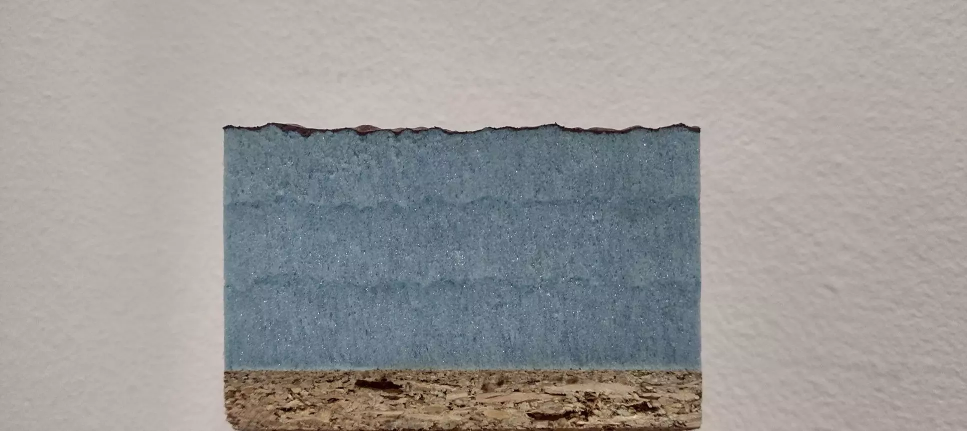 Przekrój pokazujący warstwowość natrysku piany poliuretanowej